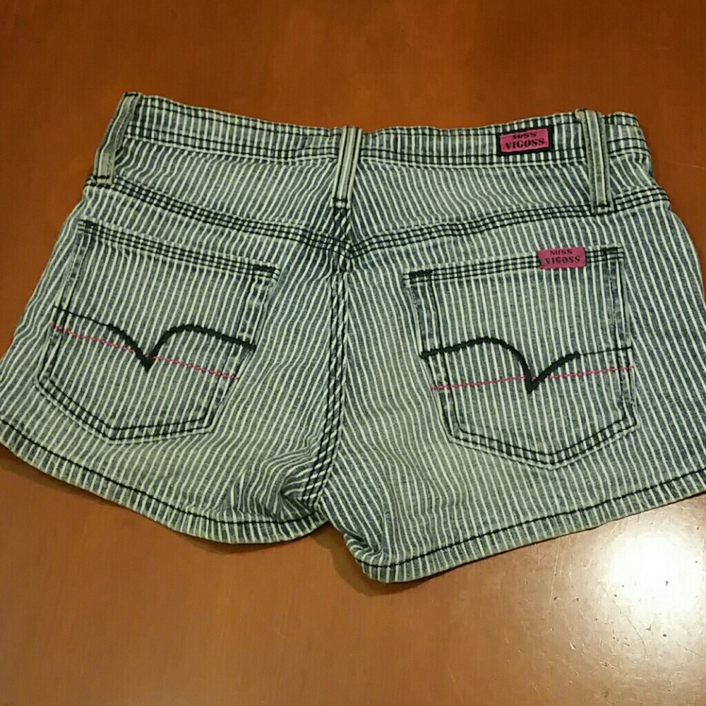 Shorts - Picture 5 of 7